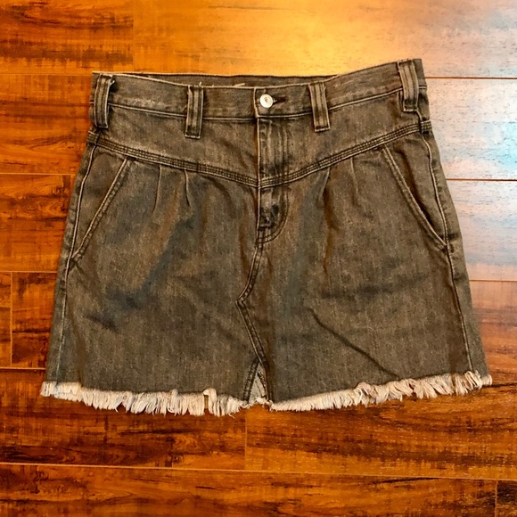 We The Free Gray Denim JEAN - Factory Frayed Mini Skirt sz 29